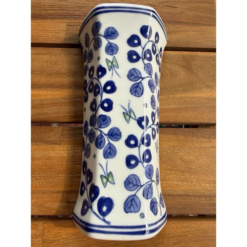 Bombay Company Ceramic Wall Pocket Vase Blue And White Wall Planter 8” tall